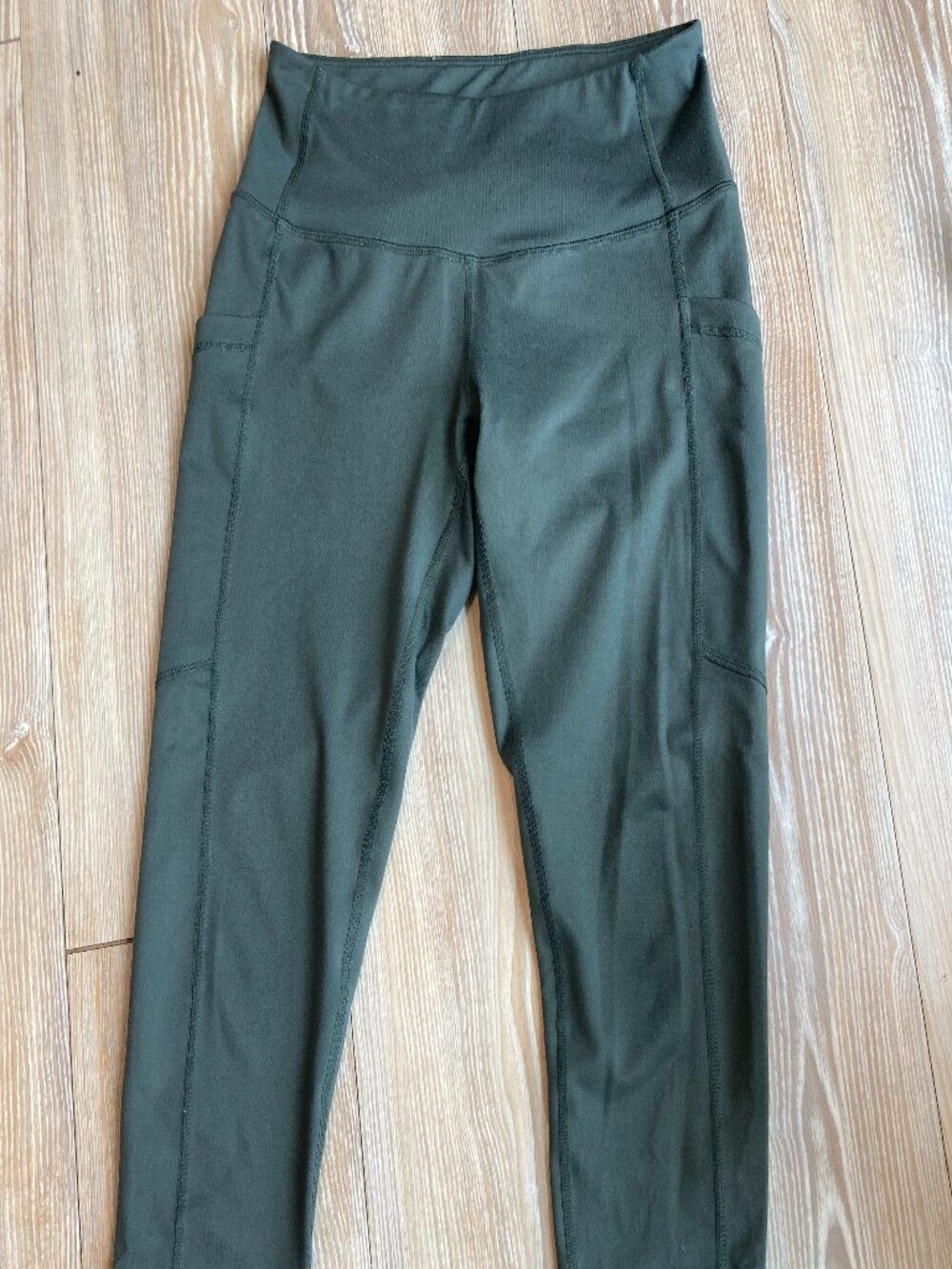Zella 7/8 length leggings Moss Green Size small